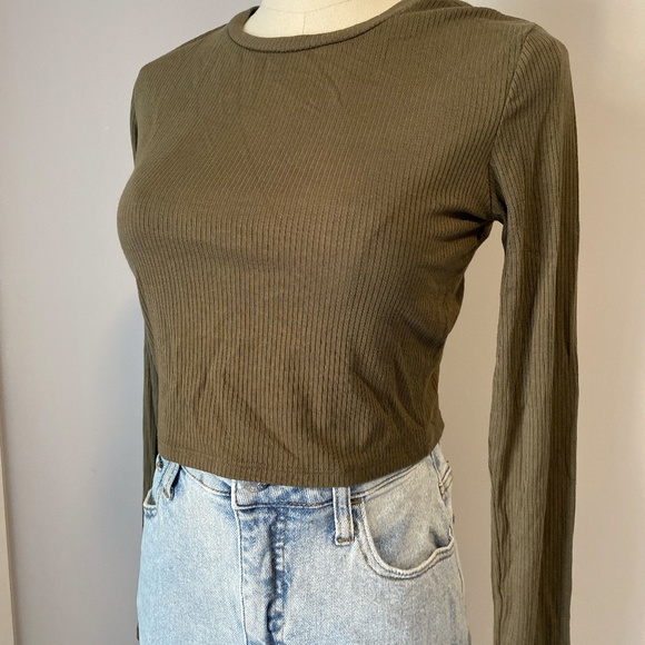 Green Cropped Long Sleeve Shirt | Garage Crop Top - Picture 5 of 5